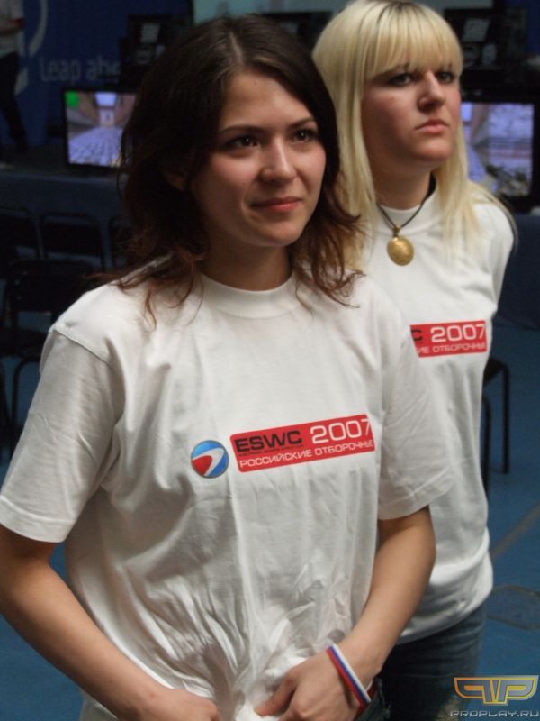 ����� ����