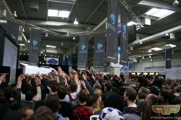  Roccat:  