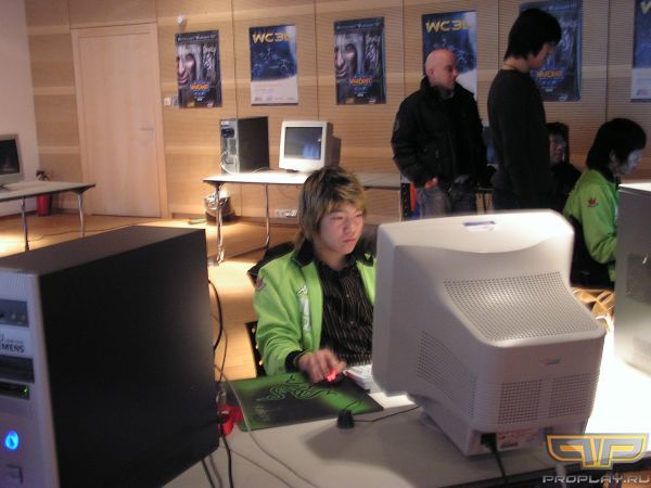 ���-�� �� WE